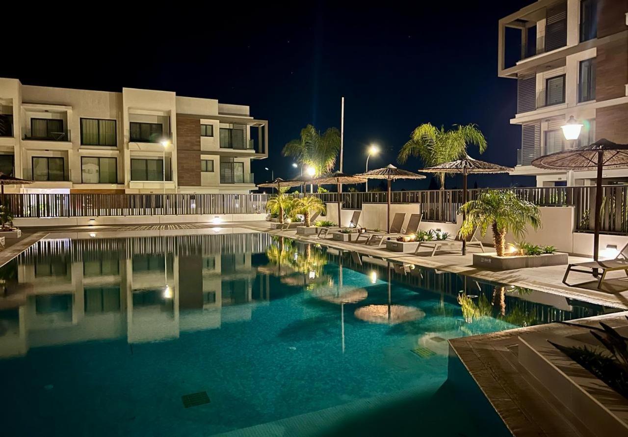 Cosmos Residence Paralimni Bagian luar foto